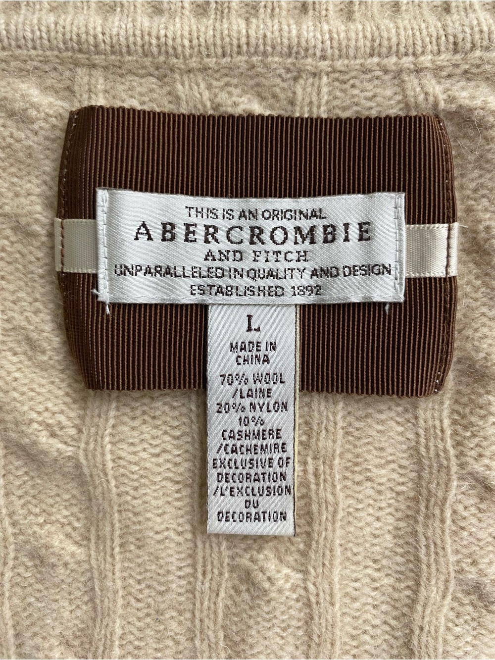 Abercrombie & Fitch Vintage Wool Blend Cable Knit V Neck Long Sleeve Sweater - Picture 12 of 15